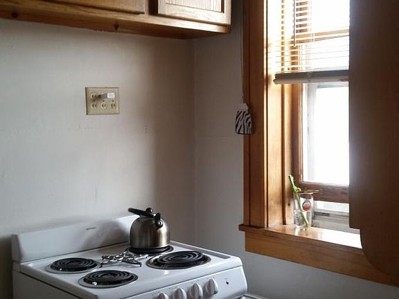 2nd image of 1564 Selby Ave APT 4