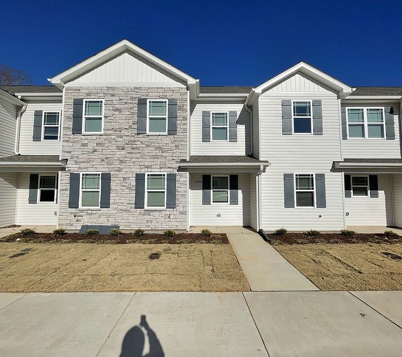 1st image of 1006 Peony Ln