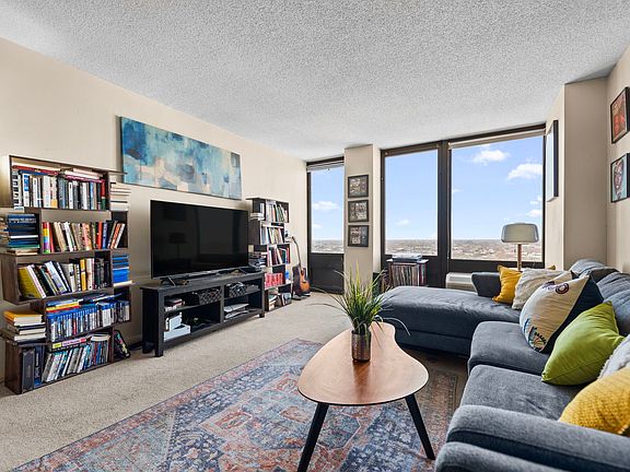 3rd image of 5320 N Sheridan Rd APT 2201