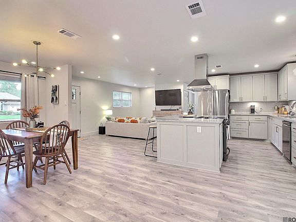 4th image of 7964 Fairlane Dr