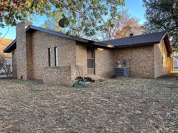 3rd image of 806 SE 5th St