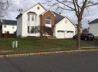 42 Maplehurst Ln, Piscataway, NJ 08854