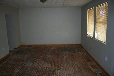 5th image of 116 E Oldham Ave