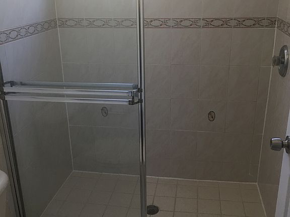 5th image of 738 SW 107th Ave