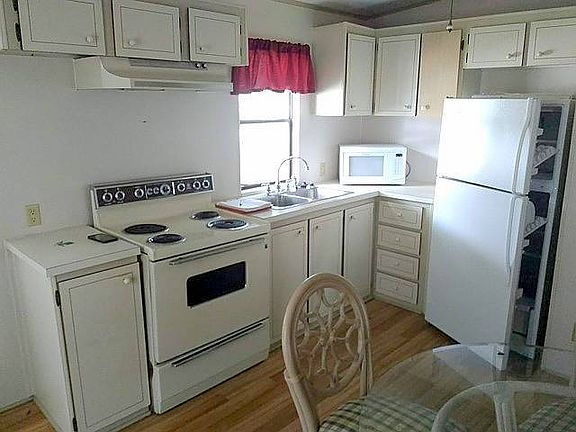 3rd image of 6401 Lakewood Dr Unit C