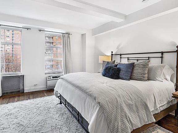 4th image of 405 W 23rd St APT 5D