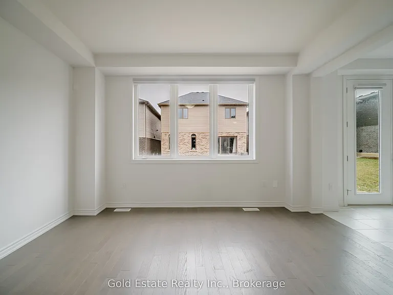 19 McLaren Ave — Photo 9