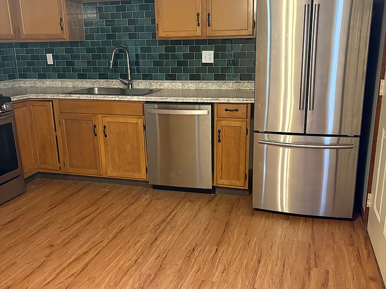 801 Valerie Ln — Photo 2
