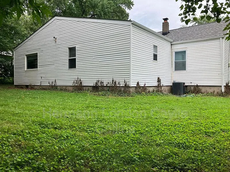 3 bed, 2.5 bath, 1464 sqft, $1,465 — Photo 2