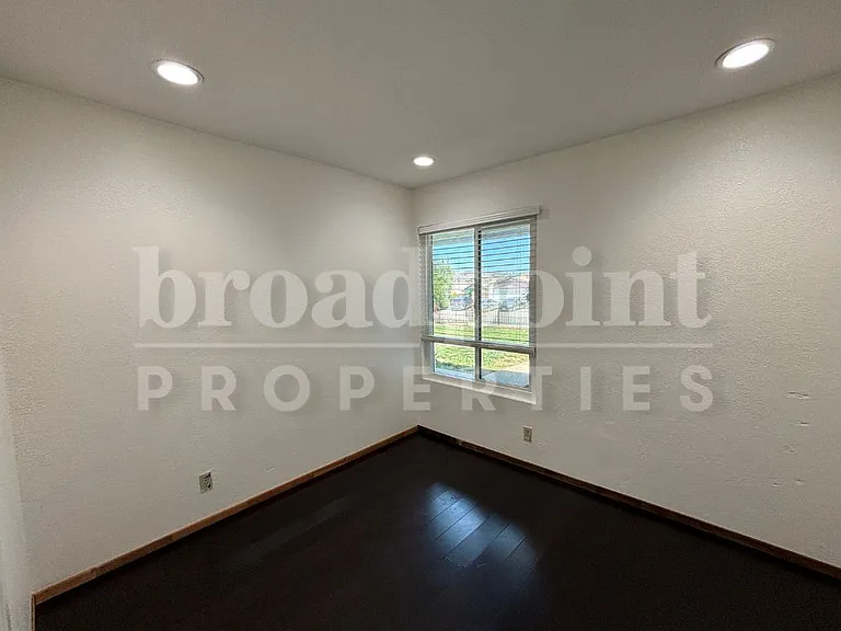 1515 Kent Ave — Photo 9