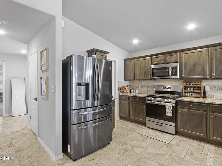 3917 Desert Dunes Dr — Photo 8