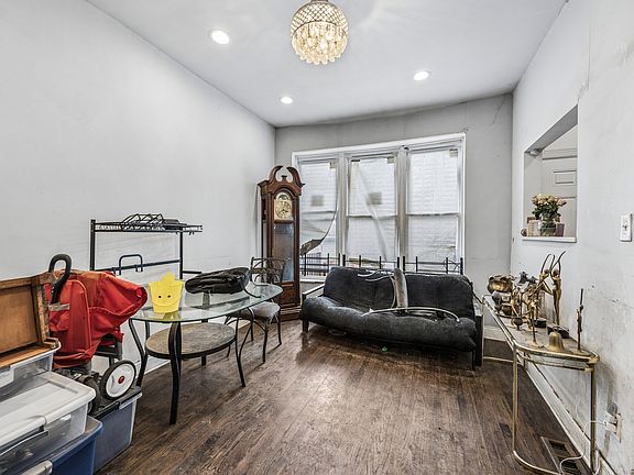 5th image of 184 N Leamington Ave
