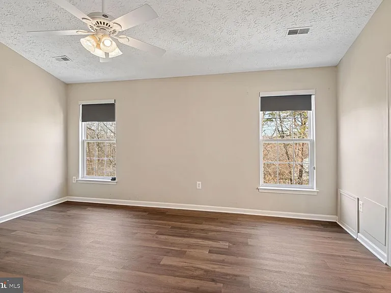 8322 Lyndhurst St — Photo 44