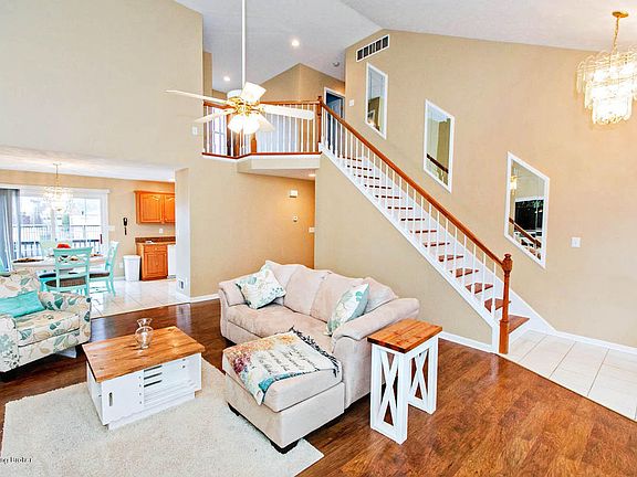 5th image of 389 Bentwood Dr