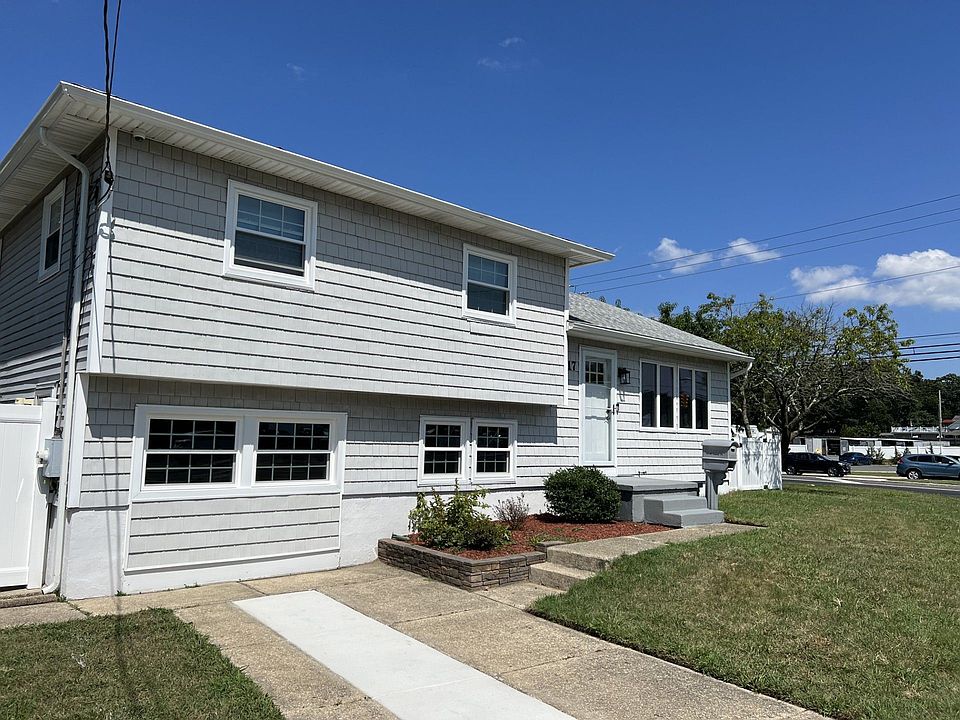 1st image of 17 W Laurel Dr