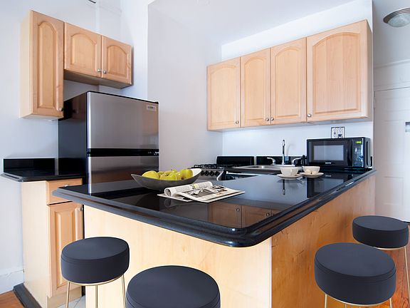 3rd image of 145 W 58th St #11F