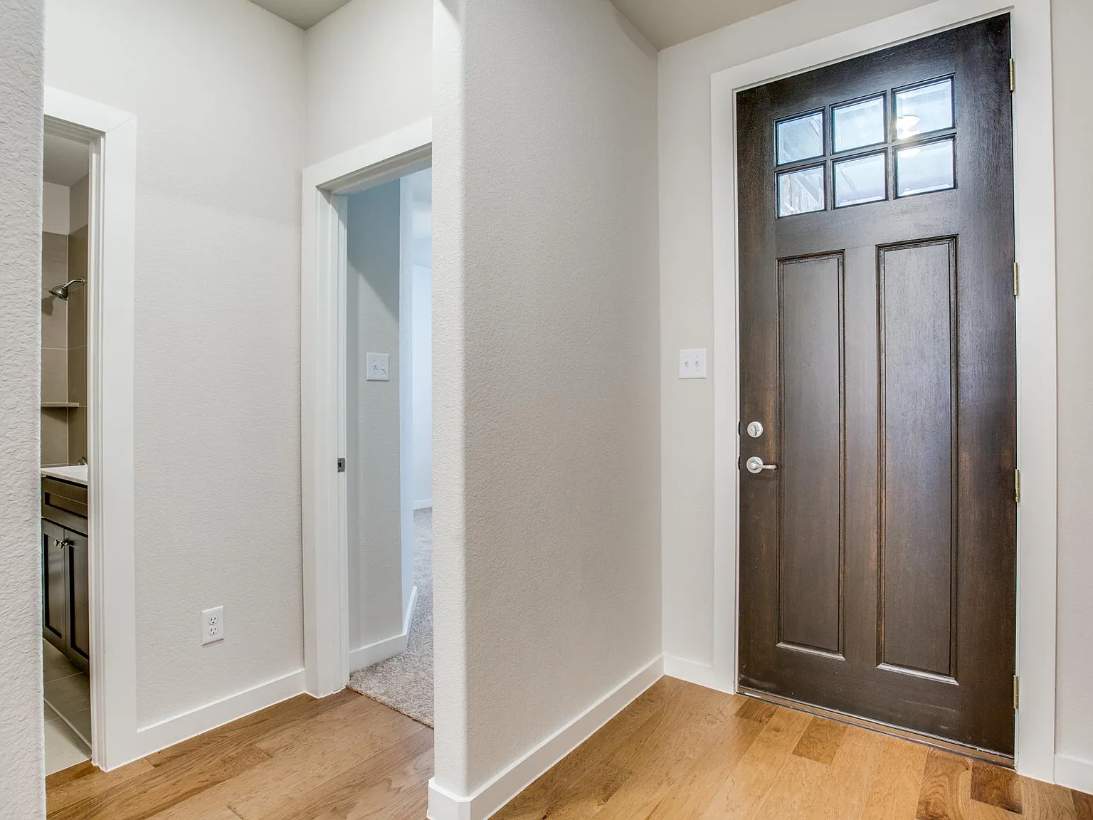 4 bed, 2044 sqft, $2,895 — Photo 3