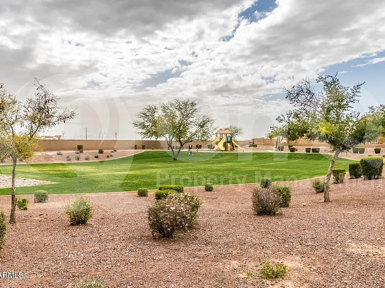 24750 W Huntington Dr — Photo 21