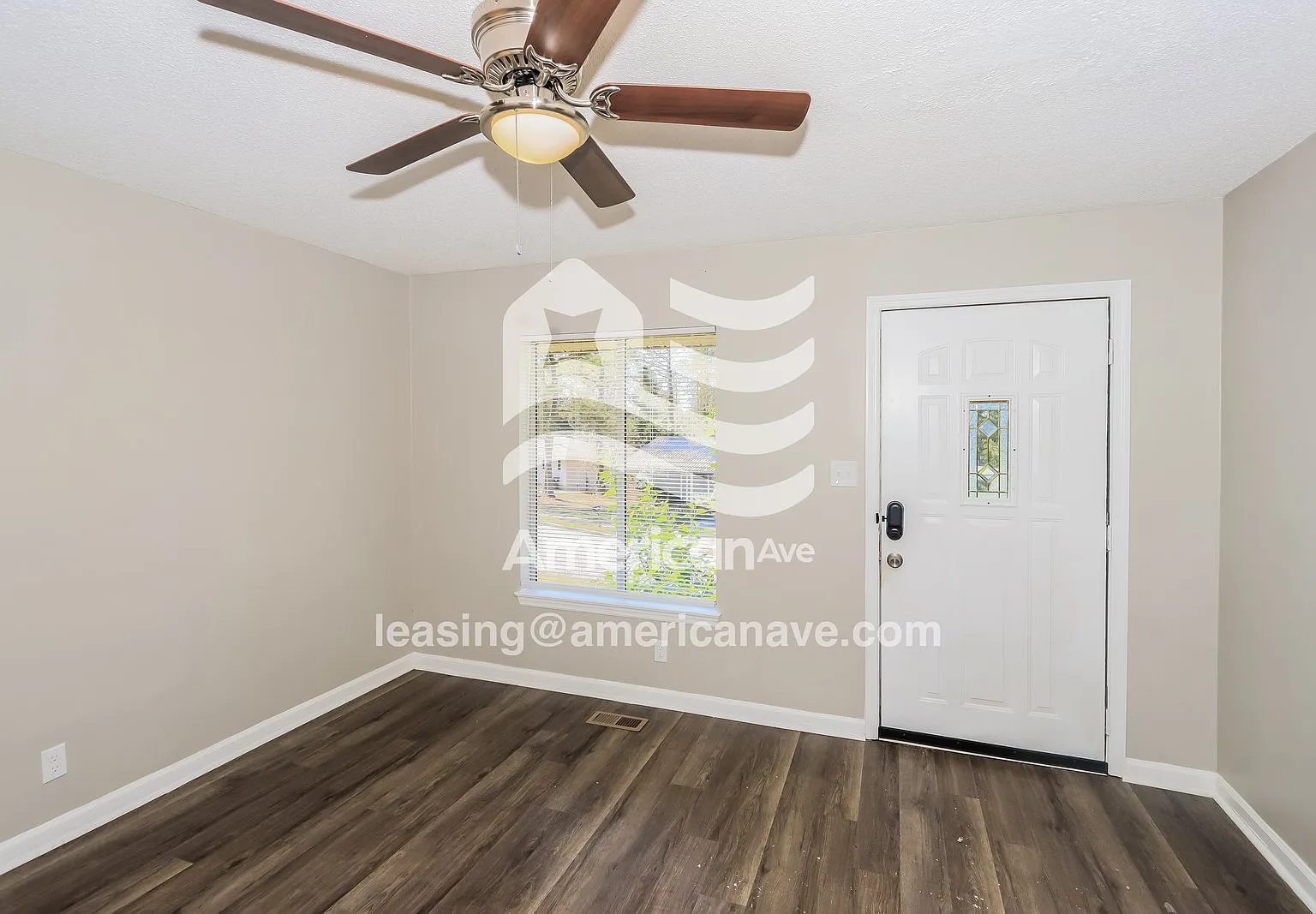3 bed, 2.0 bath, 1080 sqft, $1,946 — Photo 2
