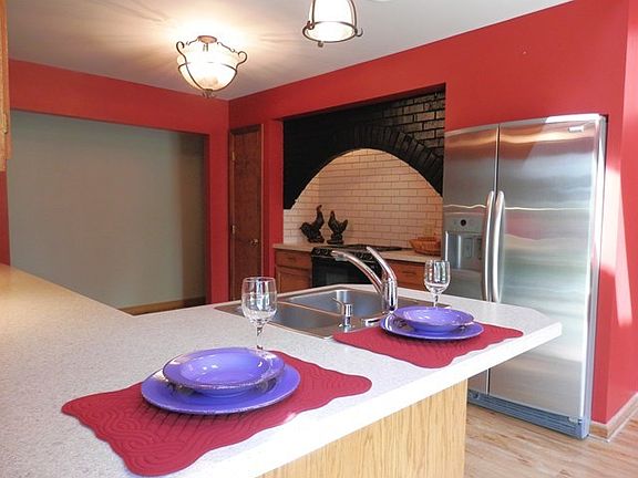 Bar area in large kitchen