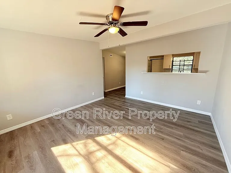 1033 Ake Ln — Photo 3