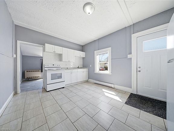 5th image of 103 Queen St