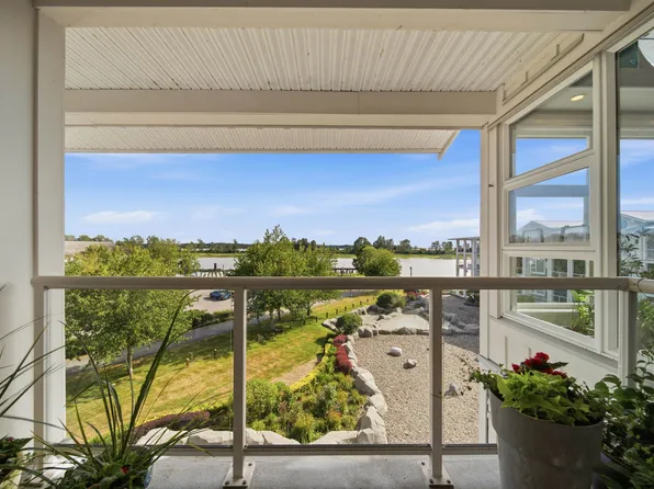 4600 Westwater Dr #404, Richmond, BC V7E 6S2