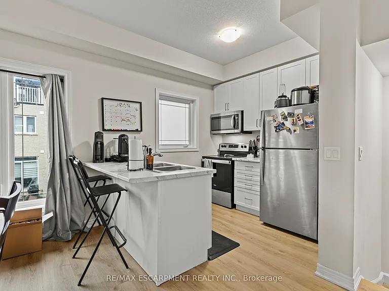 19 Picardy Dr #4 — Photo 8
