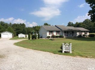 12084 E Hutchison Rd, Mount Vernon, IL 62864