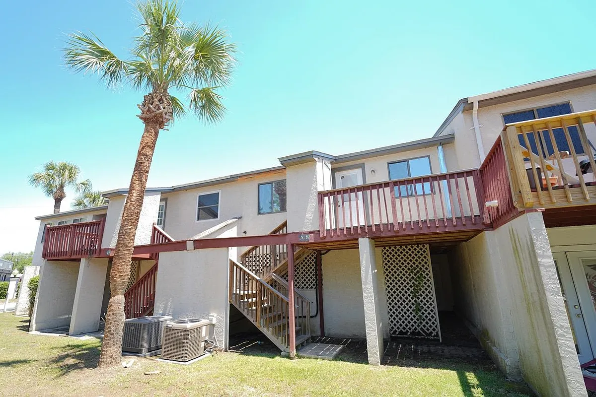 Building Photo - 1303 Airport Dr #A8