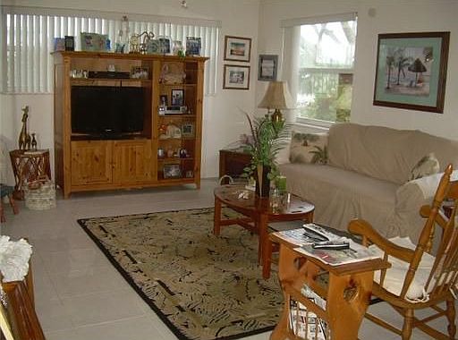 3rd image of 581 Palmetto Dr