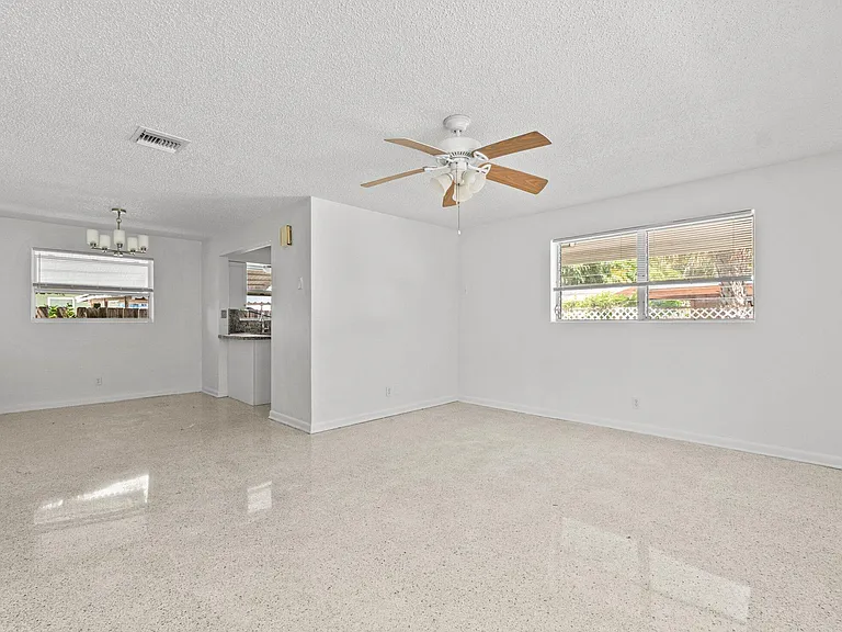 211 Sunrise Ave #5 — Photo 11