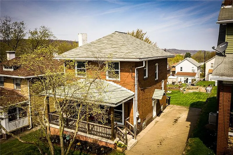 523 Holmes Ave photo 1