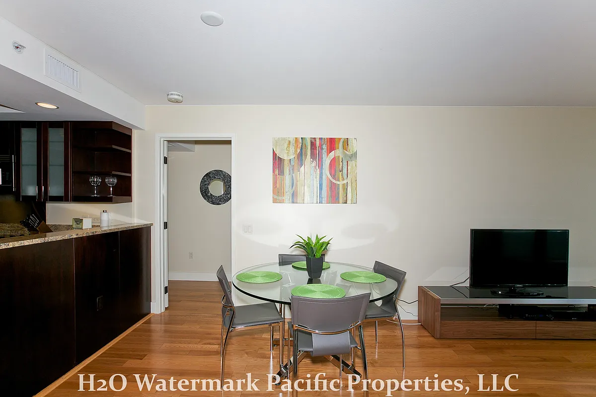 Building Photo - 1551 Ala Wai Blvd