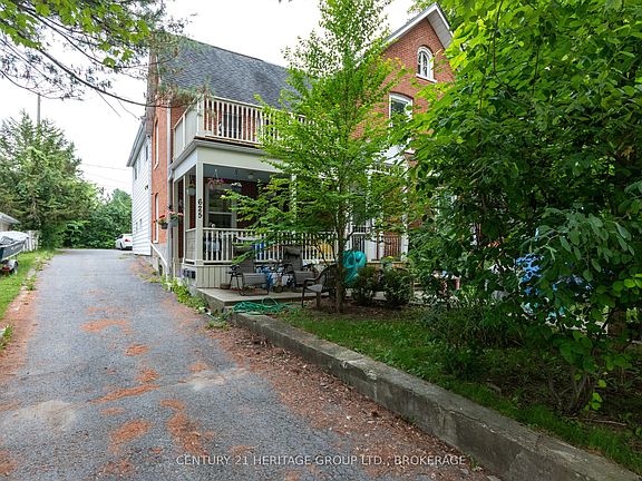 2nd image of 625 King St W