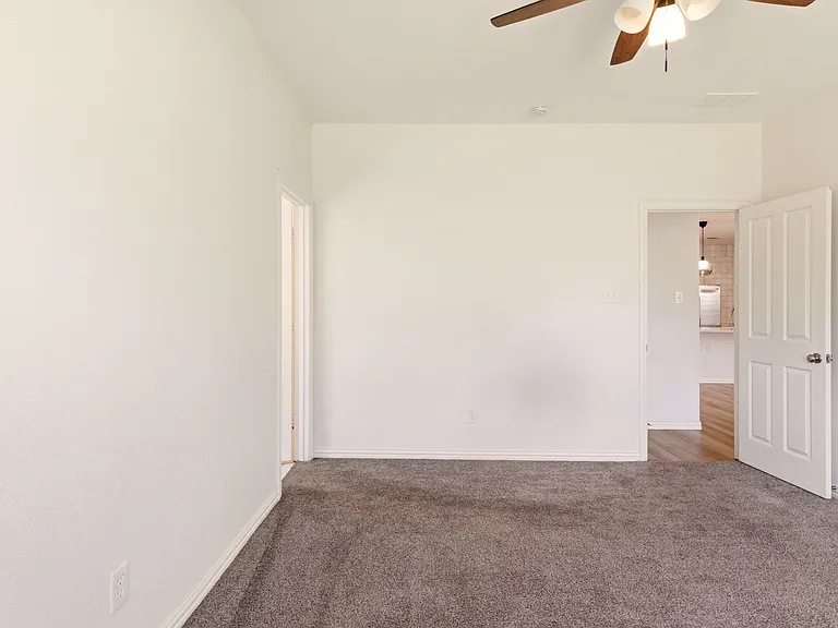 2201 Willow Creek Dr — Photo 11