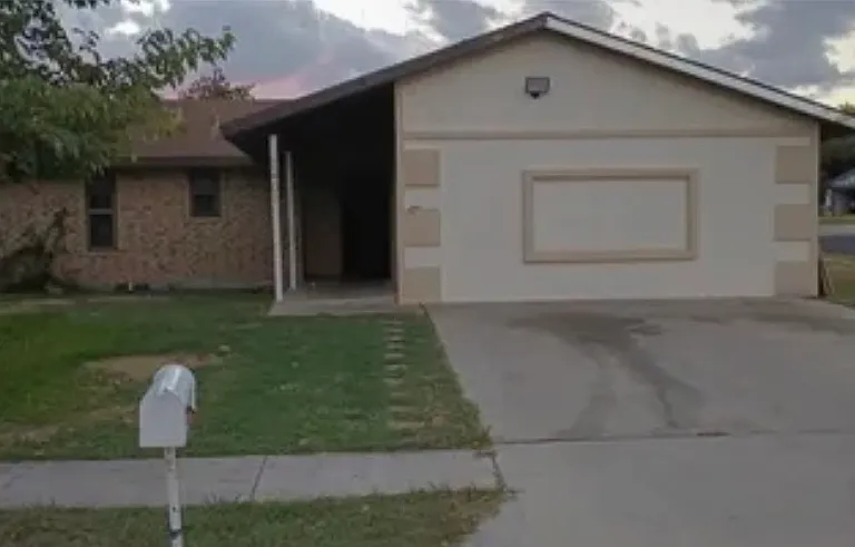 2401 Carnation Dr — Photo 1