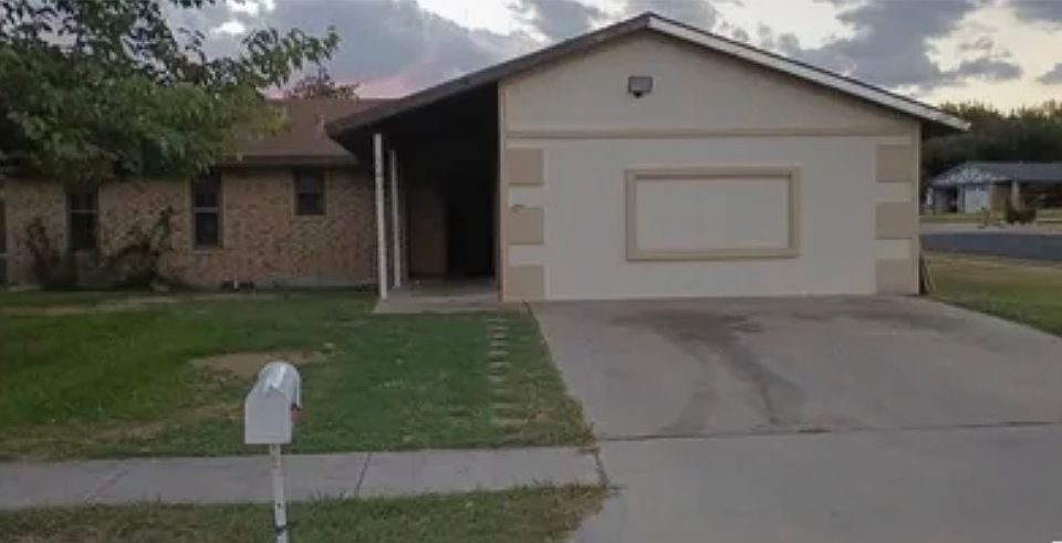1st image of 2401 Carnation Dr