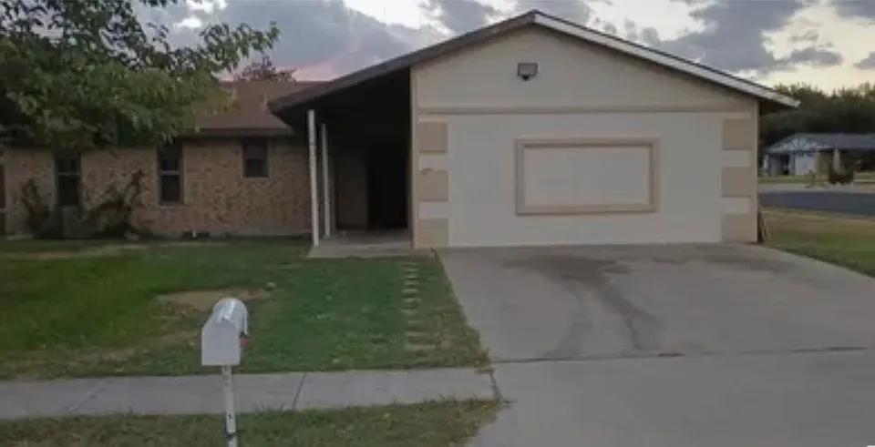 2401 Carnation Dr