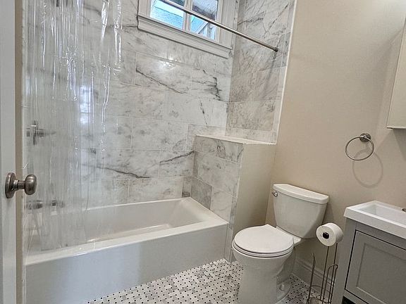 2nd image of 276 Oak St #279
