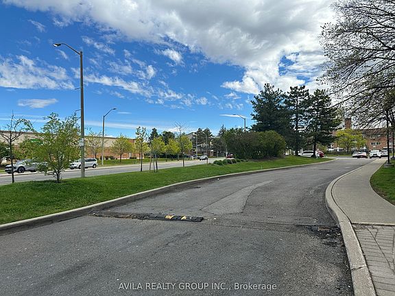 3rd image of 2900 Battleford Rd #210