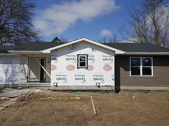 3rd image of 114 E Bek Ave