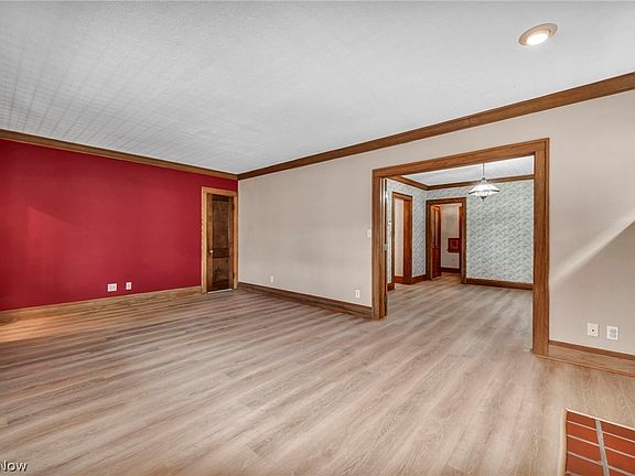 3rd image of 1306 Hathaway Ave