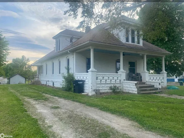 302 S 4th St, Farmington, IA 52626