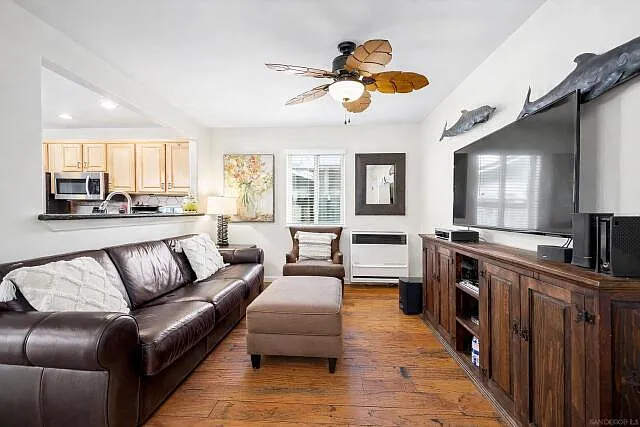 3 bed, 1343 sqft, $9,000 — Photo 3