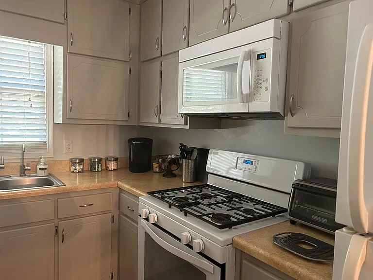145 Williamsburg Way — Photo 6