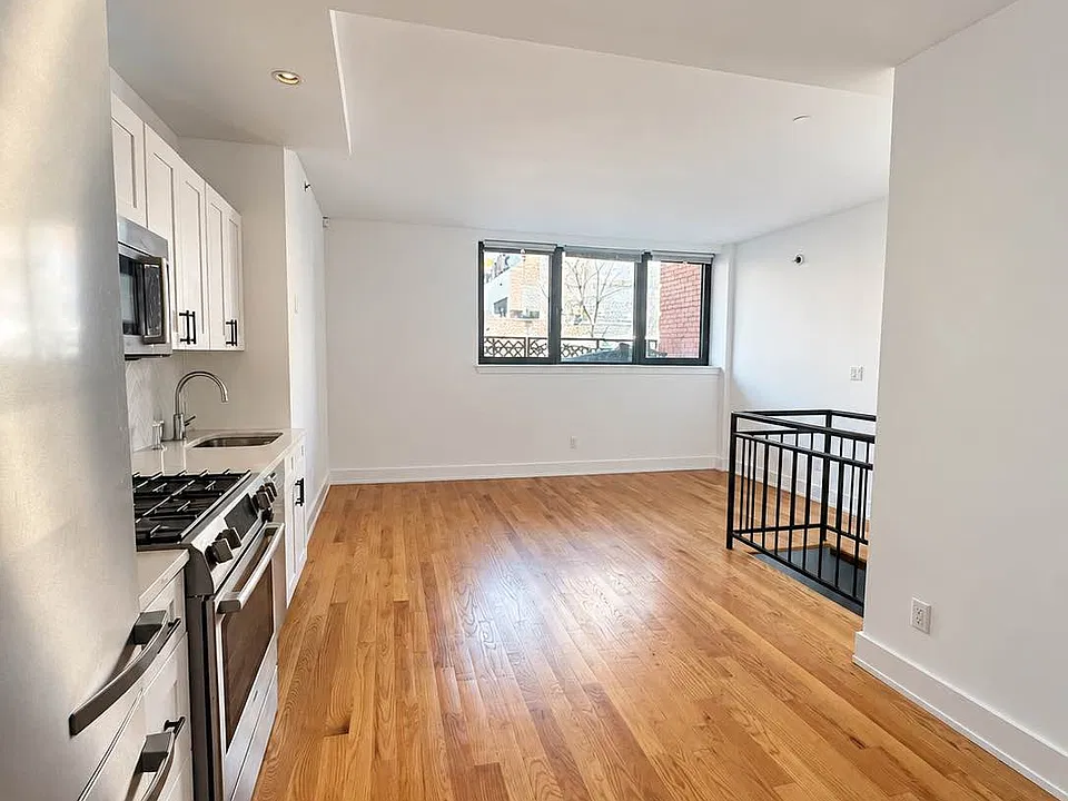 282 Nassau Ave #1A