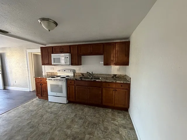 1917 1/2 Marjorie St W #2 — Photo 12