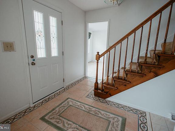 4th image of 26 Ashley Dr