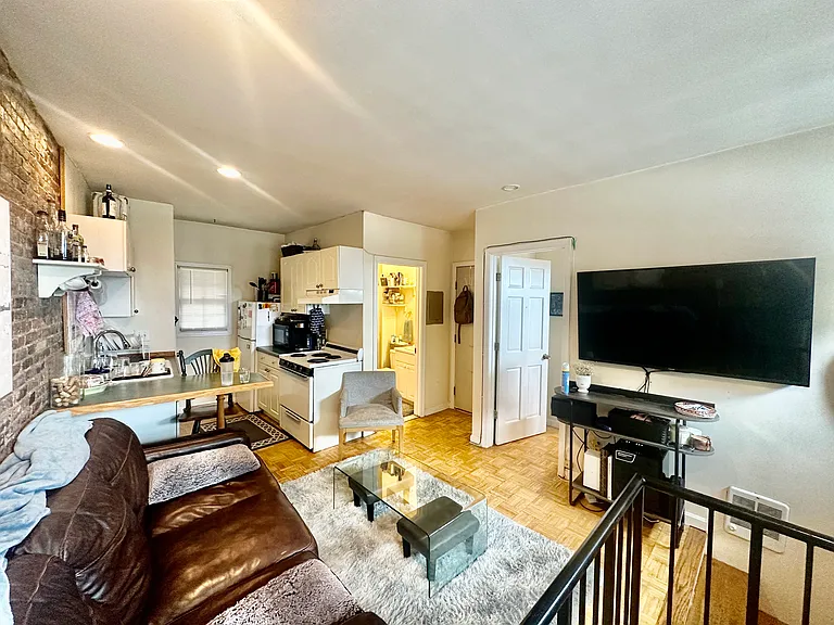472 Commercial St #1 — Photo 2